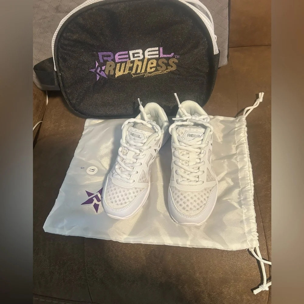Rebel Athletic Ruthless White Cheer Shoe 👟 Sz 1 Big Kid👧🏻 - Picture 3 of 7